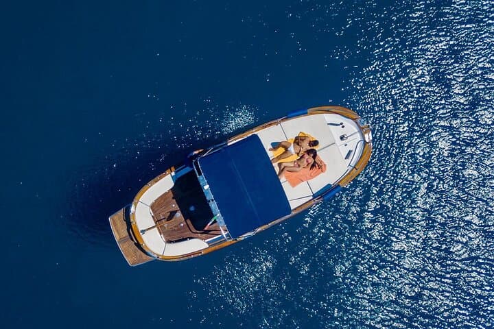 Ischia island private excursion on Gozzo Aprea Milano 8,3m