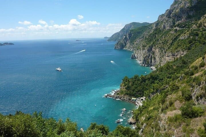 One Day Guided Tour of Amalfi with Departure from Naples
