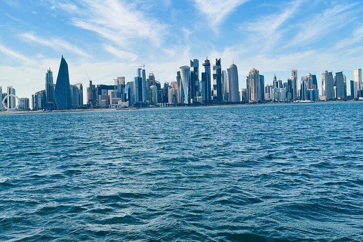 Entdecken Sie Dohas Charme auf einer 2-stündigen Dhow-Kreuzfahrt am Abend