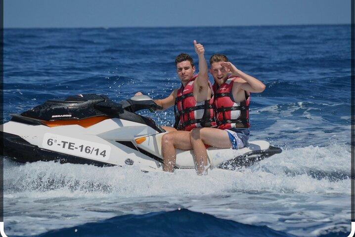 Excursão particular de jet ski e parasailing saindo de Montego Bay