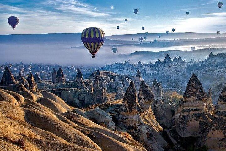 Cappadocia Hot Air Balloon Ride at Sunrise : Caminhões de Fadas de Göreme