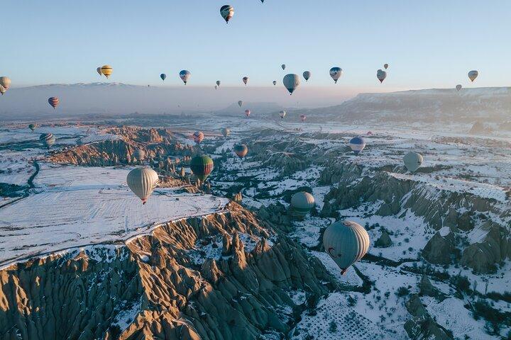 Cappadocia Hot Air Balloon Ride at Sunrise : Caminhões de Fadas de Göreme