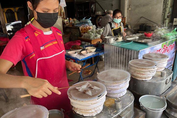 Michelin Guided Street Food Tour in Chiangmai: Thai Food Tour