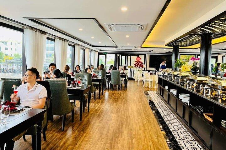 El mejor crucero Hermes de lujo a la bahía de Halong 2 días 1 noche desde HANOI