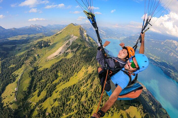 Tandem Paragliding Experience with Transport from Interlaken