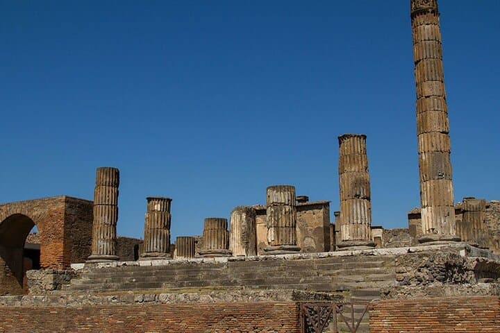 Private Transfer from Naples to Positano with Pompeii Ruins