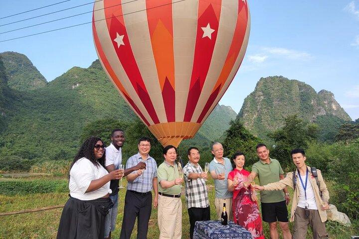 Excursion privée d'une demi-journée en montgolfière à Yangshuo