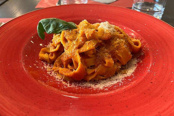 ワインとイタリア語シェフによるローマ小グループパスタ作り教室