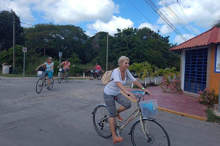 バイクでバカラル色を発見—ラグーンビューで楽しく景色も！
