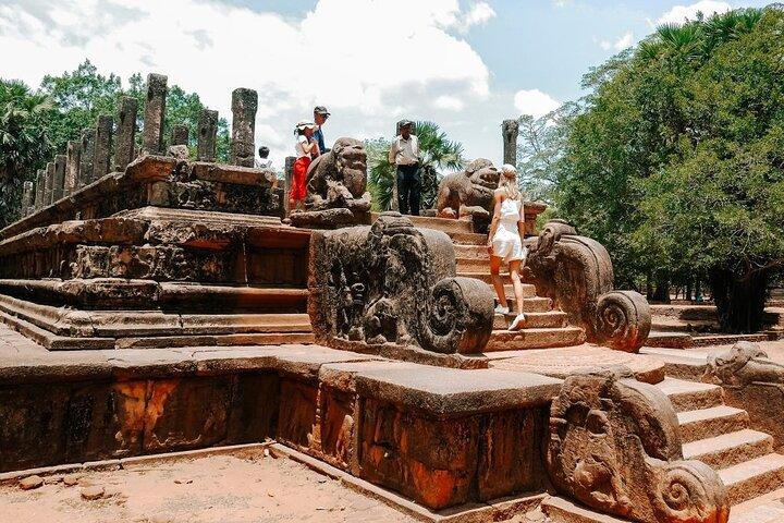 Polonnaruwa Unesco oude stad en olifantensafari-avontuur