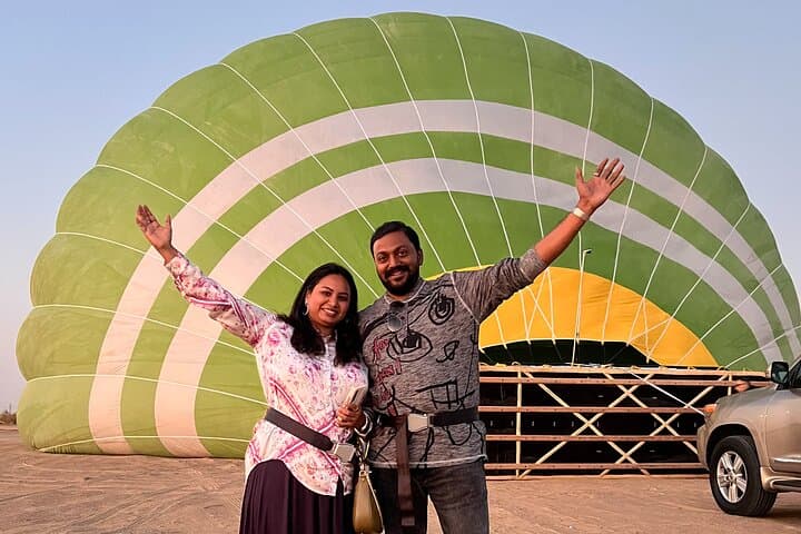 Dubai: Sunrise Hot Air Balloon Tour including Pick n Drop