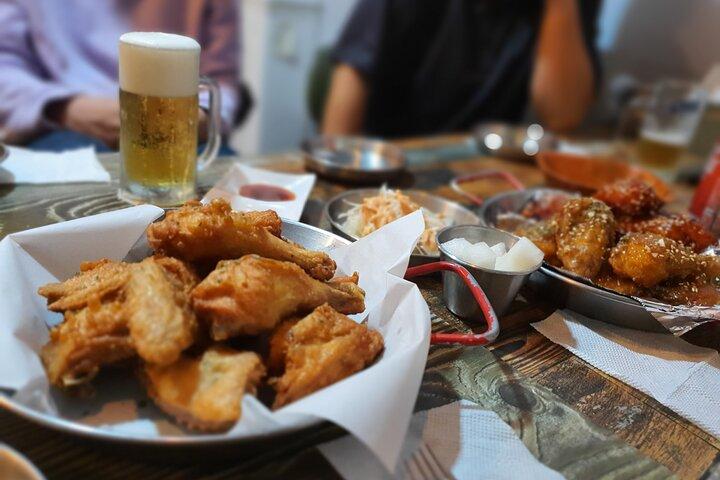 Seoul: Tour notturno coreano di pollo e birra con gemme nascoste locali