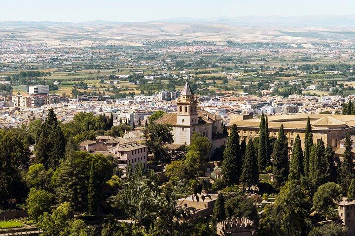 Tour Privado de La Alhambra y Granada desde Sevilla