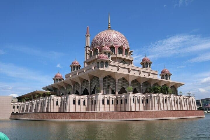 Putrajaya Tour From Kuala Lumpur Includes Batu Caves