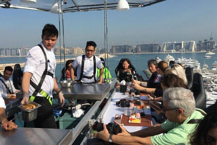 Dubai Dinner in the Sky Erlebnis mit optionalem Transport