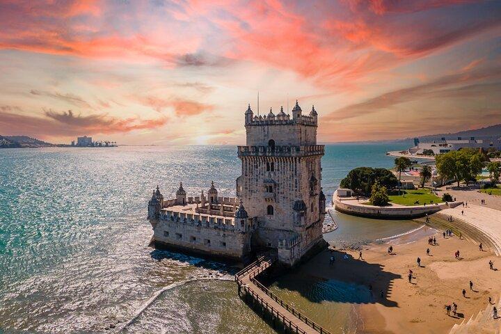 360º Lisbon Small Group: Helicopter Flight, Boat Trip and Walking