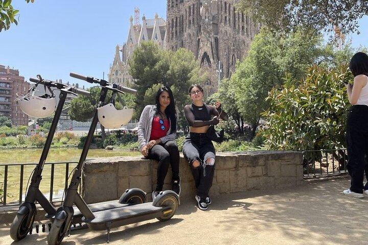 Geführte 2-stündige E-Scooter-Tour durch Barcelona