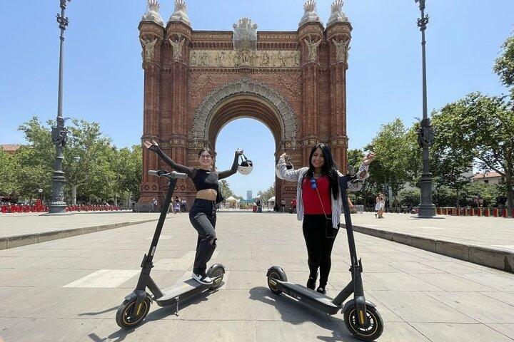 Geführte 2-stündige E-Scooter-Tour durch Barcelona