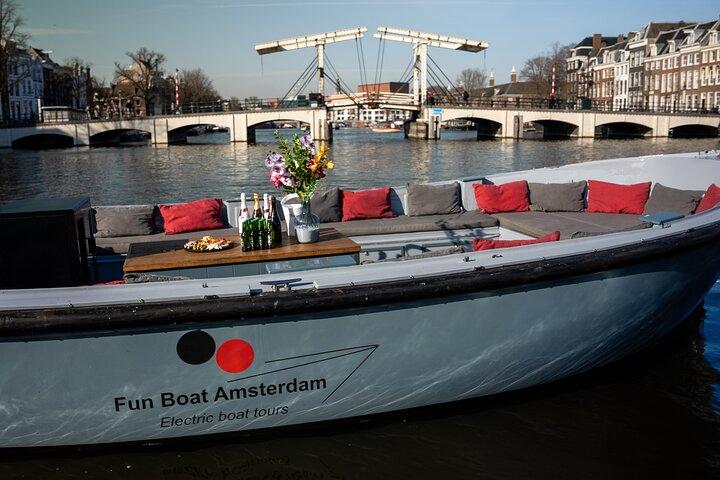 Amsterdam: Privat kanalrundfart med drinks og snacks