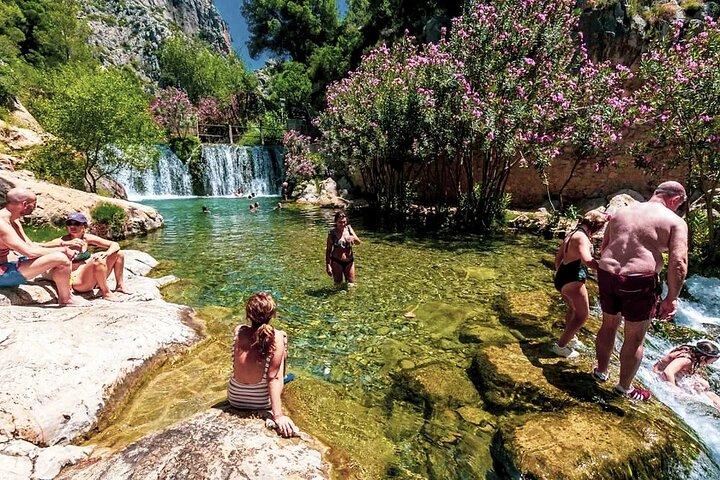 Da Valencia: escursione di un giorno alla fontana Algar e ad Altea