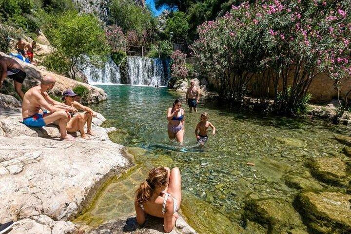 Da Valencia: escursione di un giorno alla fontana Algar e ad Altea