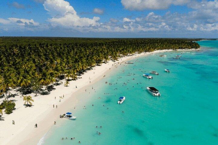 Saona Island Premium Tour com almoço gourmet catamarã e bar aberto
