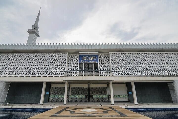 Kuala Lumpur City Tour with Petronas Twin Tower Tickets