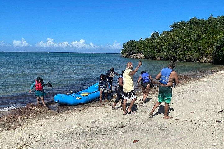 モンテゴ湾を探検してリバーチューブ、乗馬、ブルーホールへ