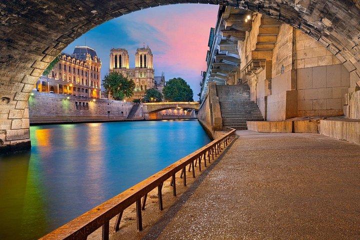 ルーヴル美術館のチケット付き、川と陸地での 1 日パリ シティ ツアー