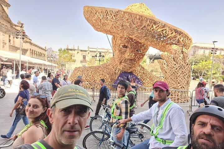 3時間のグアダラハラ自転車と食事のガイド付きツアー