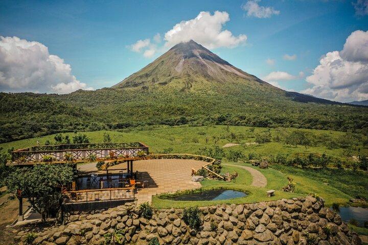 Arenal Volcano & Hot Springs Full-Day Tour from San José