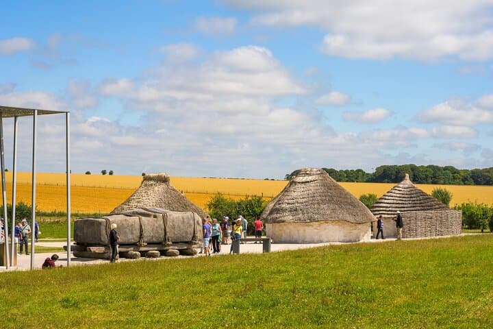 Stonehenge and Bath Guided Day Tour from London