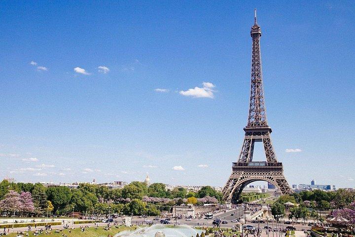 パリ空港送迎 ORLY からディズニーランドまでバン 8 名様分で移動