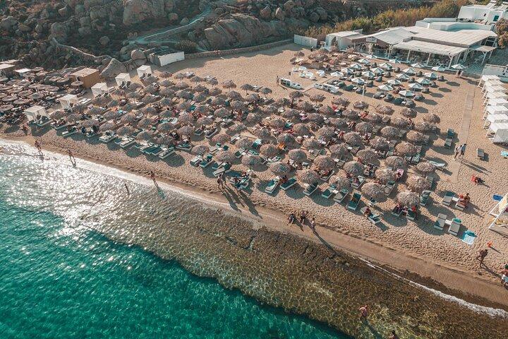 Super Paradise Beach Mykonos Seaside Sunbed (5a, 6a y 7a fila)