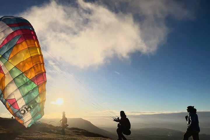 Experiencia de parapente en tándem en Brecon Beacons