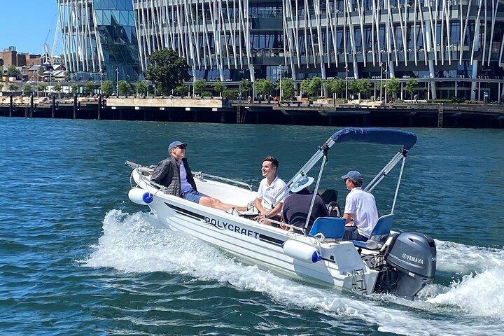 Lej selvkørende båd på Sydney Harbour