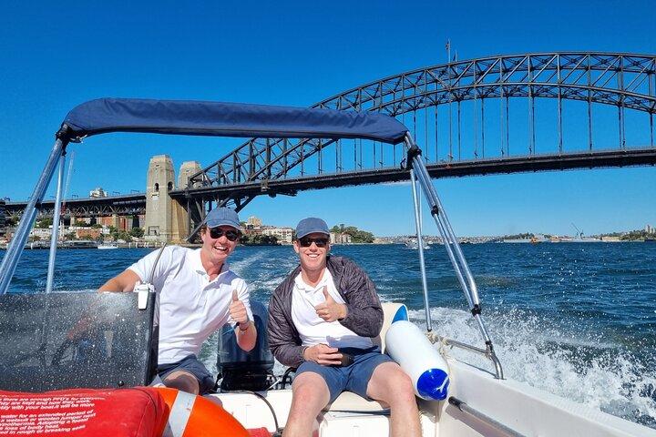 Lej selvkørende båd på Sydney Harbour