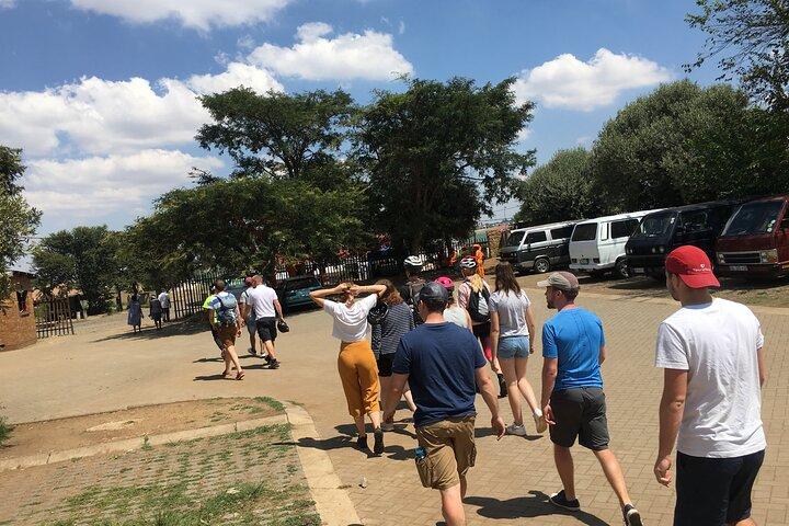 Tour a pie de medio día en Soweto