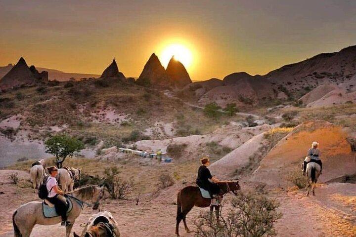 Tour a cavallo della Cappadocia Giornaliero/Tramonto