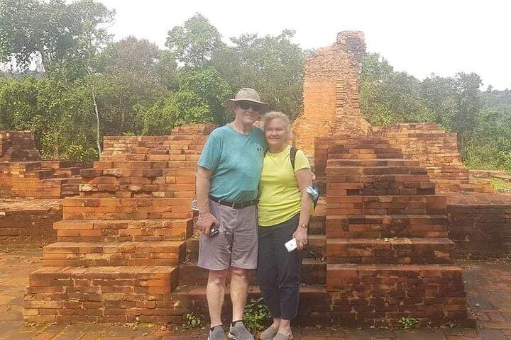 Recorrido por el santuario de My Son y regreso en barco para visitar Pottery Village