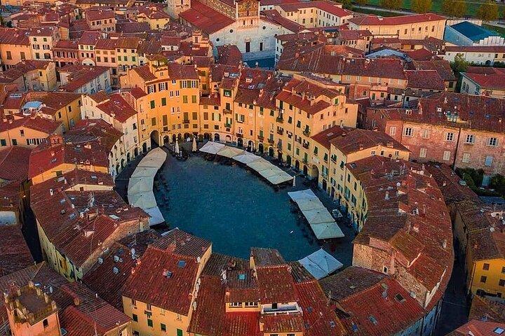 Descubre Lucca y Pisa y disfruta del pastel Buccellato: Tour de día completo