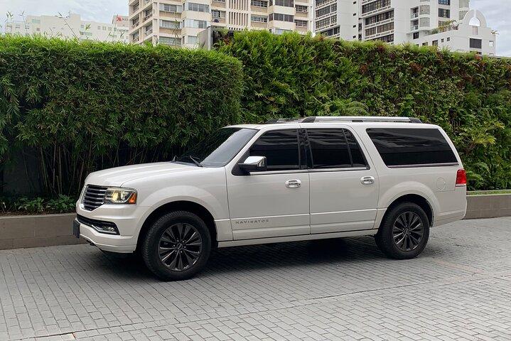 Traslado de ida e volta de: Aeroporto SJU, Cruzeiros e Hotéis em Puerto Rico LuxurySUV