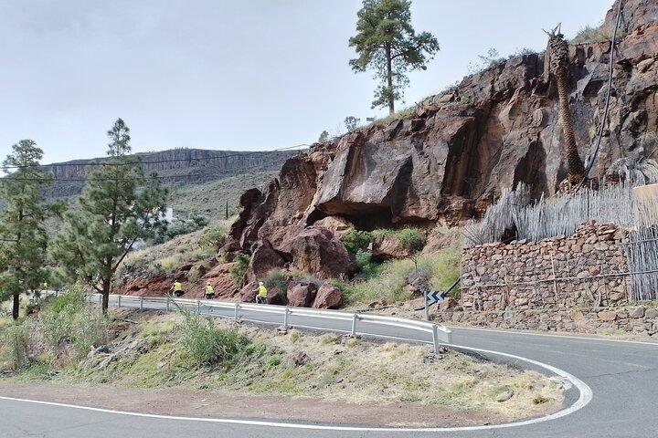 E-Bike Mountain Tour dentro de um parque natural + opção Tapas em uma caverna