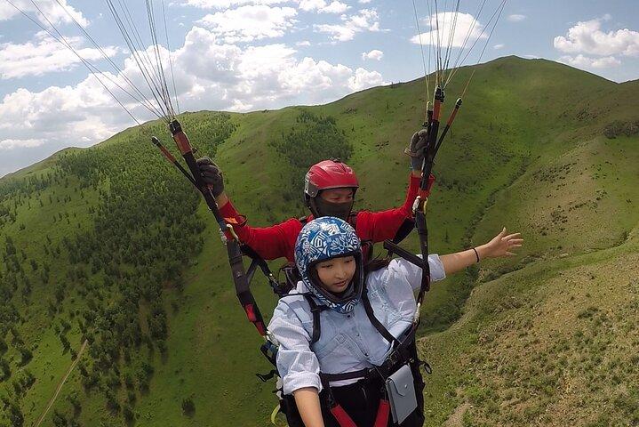 Privat Tandem Paragliding Experience ved Bayanzurkh Mountain