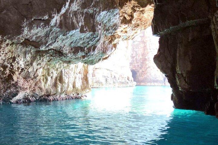 Blue Cave & Lady of the Rocks 3 timers privat tur (op til 8 pax)