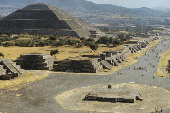 Teotihuacan Ruins and Tlatelolco Guided Tour with Tequila Tasting