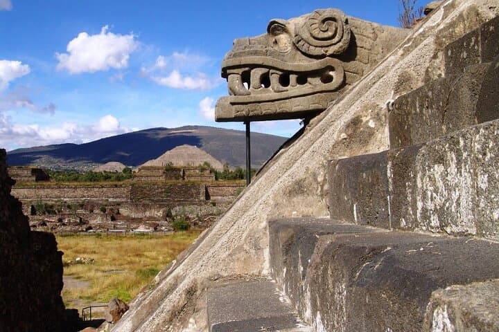 Teotihuacan Ruins and Tlatelolco Guided Tour with Tequila Tasting