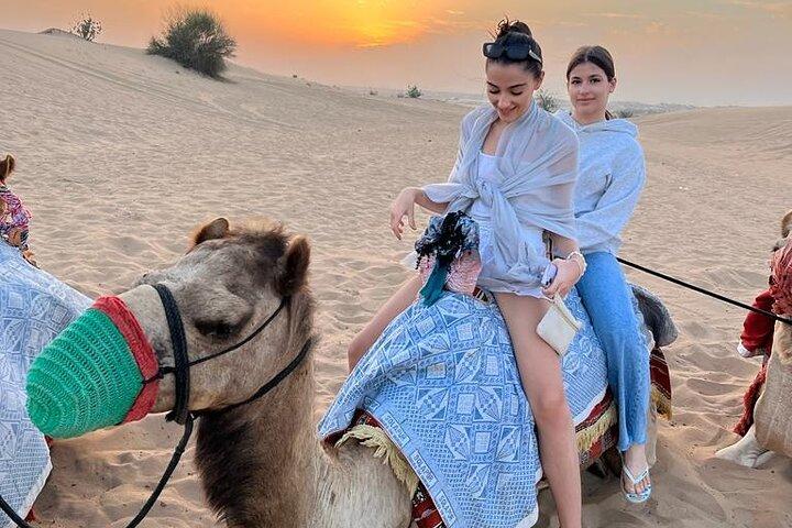 Dubai Dune Bashing met kameelrit, sandboarden en barbecuediner