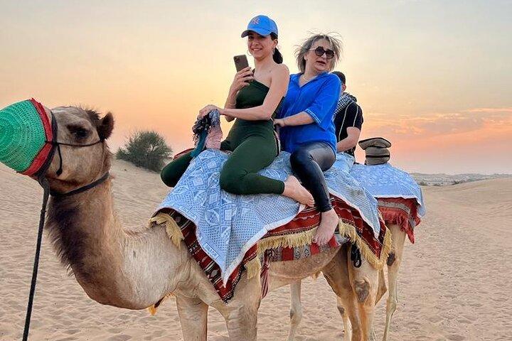 Dubai Dune Bashing met kameelrit, sandboarden en barbecuediner