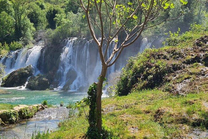 Sul ponte verso le cascate (Mostar)
